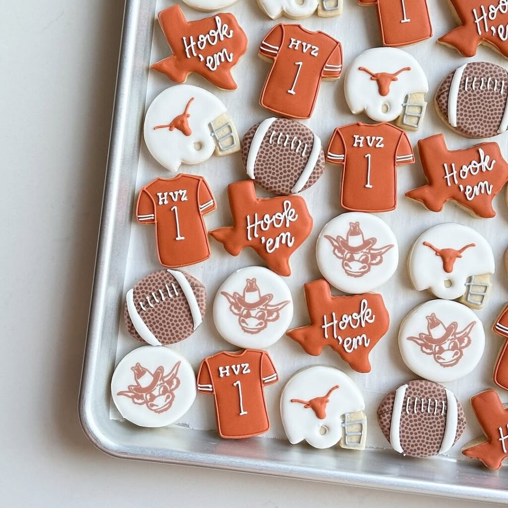 pureblisscookieco gets it. ⁠Happy TX-OU week to all who celebrate! ⁠🤘🏼🏟️🏈 •⁠ •⁠ Wed Society | Austin FEATURED vendors:⁠ Cookies:
