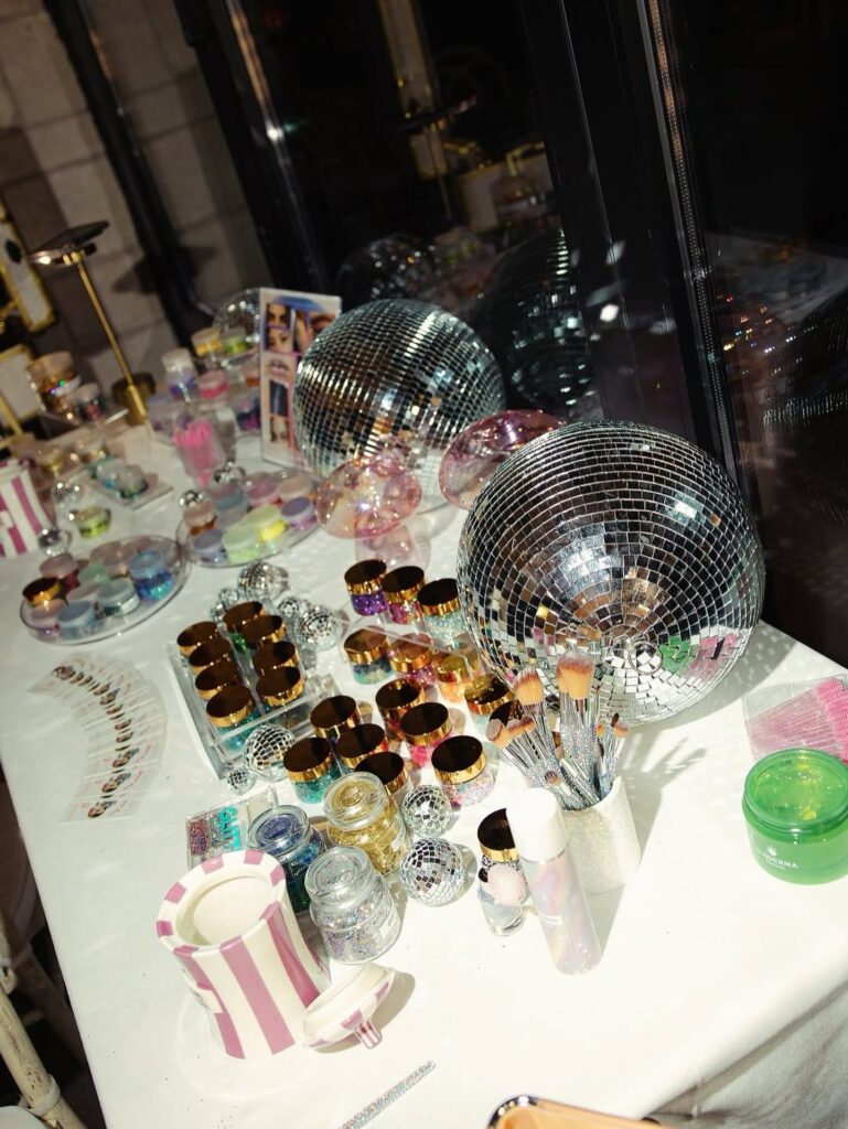 You’ve seen glow sticks and light up cowboy hats, but have you seen a glitter bar? It’s a fun, interactive